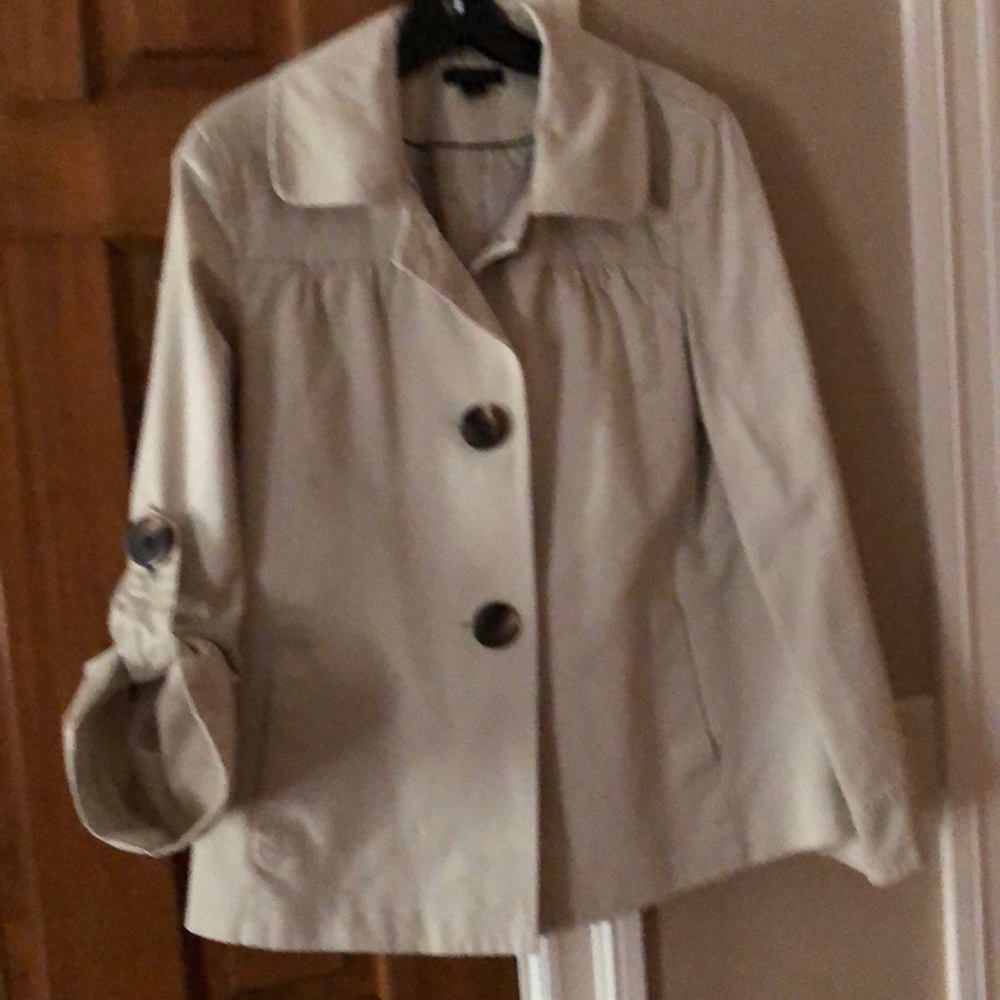 Tommy Hilfiger khaki jacket fully lined convertible sleeves two pockets